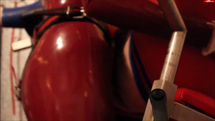 nelja90 – Aufm Gynstuhl Richtig benutzt