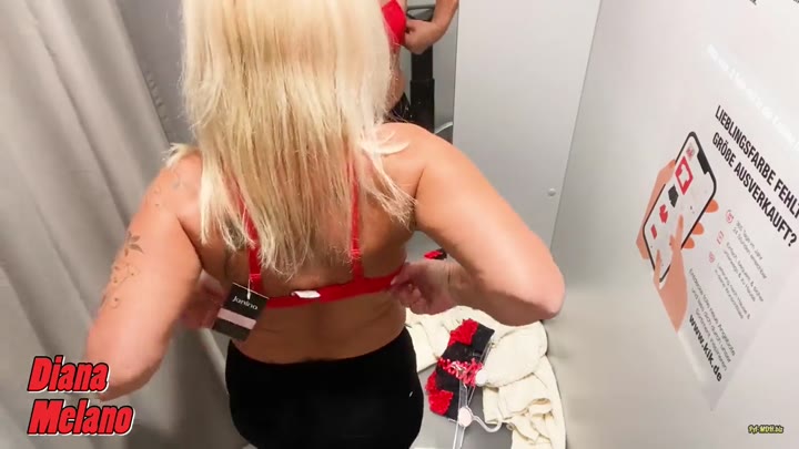 DianaMelano – Live Shopping feuchtes Moeschen in der Kabine