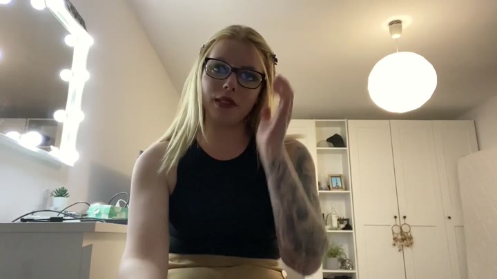 Josy_Engel – Hallo ich bin Josy die leicht verrueckte Nudel