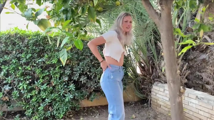 LisaSchubert – 1. MAL EINGEPISST – PUBLIC NS in meine neue Jeans