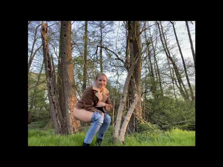 SweetGini – Das erste Mal beim Wildpinkeln gefilmt – Schaust du mir dabei zu