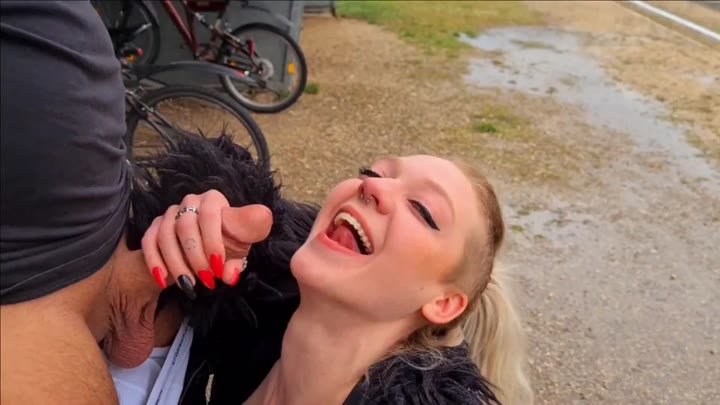 Valery_Venom – Die Fotze – Bei der AO-SchlampenPruefung wegen ihr geschwaengert