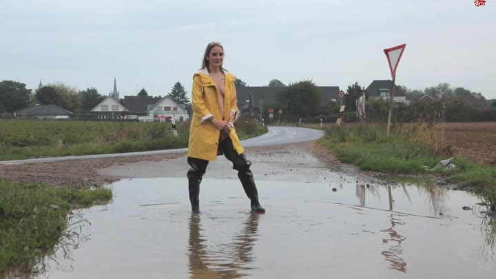 Brav_war_gestern – Ganz spontan kurz PiPi in die Pfuetze gemacht