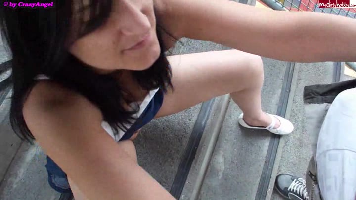 CrazyAngel – Creampiefick an Bushaltestelle – Public