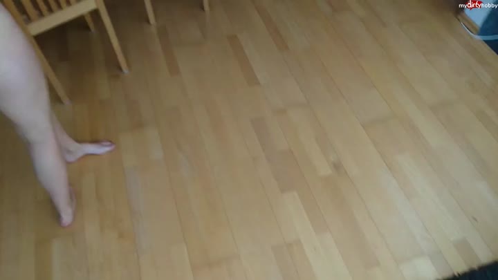 MaryjaneAuryn – Mary Allein Zuhaus – Anal im Wohnzimmer