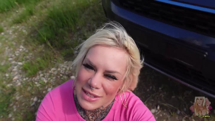 SteffiBlond – DER PANNENFICKHELFER – Fick mich schmutzig und dreckig im MOTORRAUM