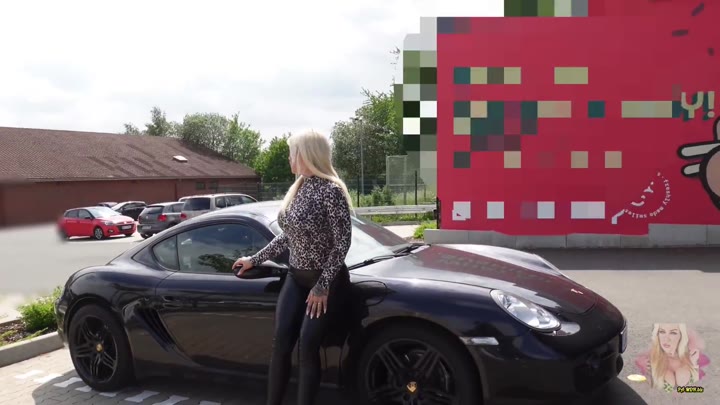 SteffiBlond – DREIST DREISTER Steffi – ups vorm EINKAUFSLADEN EINGEPISST