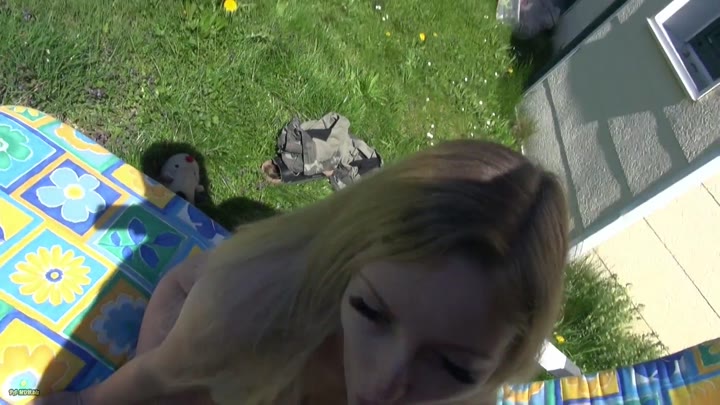 SteffiLuu – FREMDFICK – Nachbar fickt mich Public ab