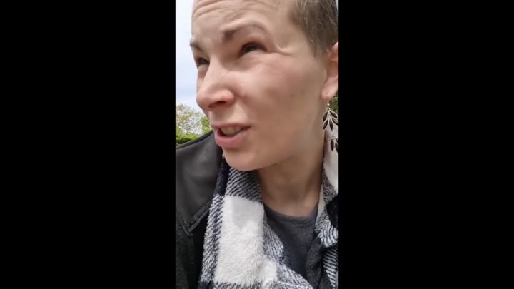 Sunny-Sin – PISSEN MITTEN AUF BREMEN STRASSEN