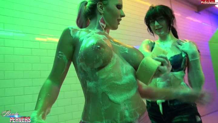 aische-pervers – Feuchter 3er mitten in der Waschstraße