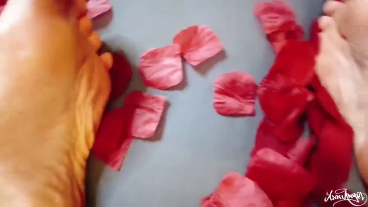 Anni-Angel – Sexy Füße und Gelnägel – Damit verwöhne ich deinen Schwanz