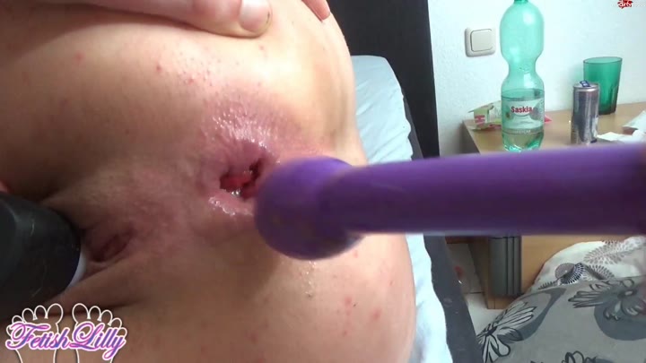 FetishLilly – Teil 3 – Analorgasmus Squirt mit Vakuumpumpe Schwanz und G-Spot Teil 1