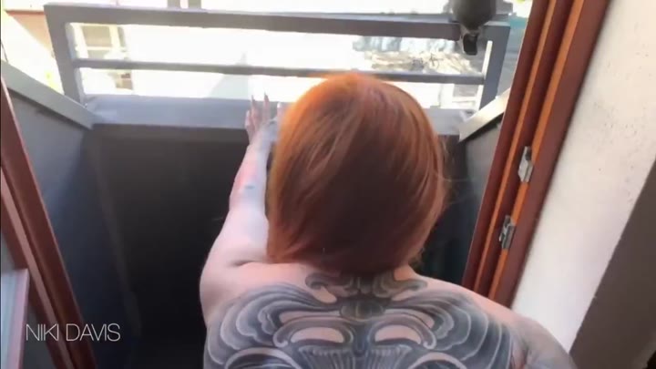 Niki_Davis – Riskanter Fick an offener Balkontuer