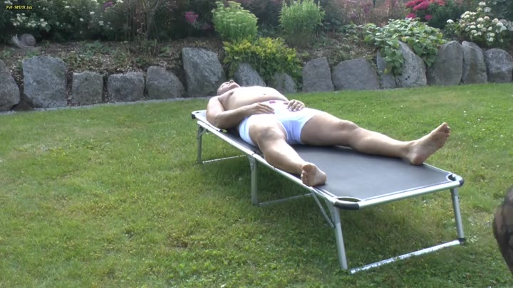 Sexy-Leni – Dildofick auf der Sonnenliege