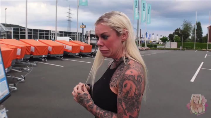 SteffiBlond – bad POOLBOY pisst mich nackt public voll