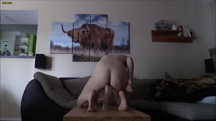 Anni-Trinity – Reitstunde- Krass ausgefuellt mit Riesendildo und Plug