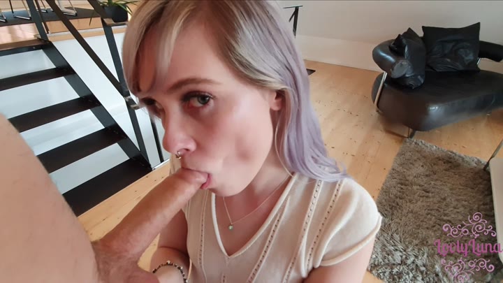 LovlyLuna – Suesser Teen liebt es zu blasen