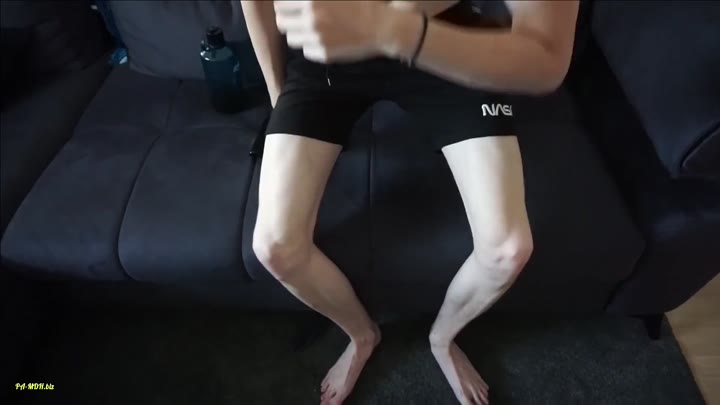 Luna_Lou – Ich pisse auf dich – User mit NS-Dusche bestraft