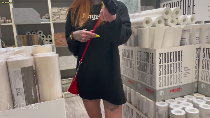 Niki_Davis – Mit Plug haelt es Frau auch im Baumarkt aus