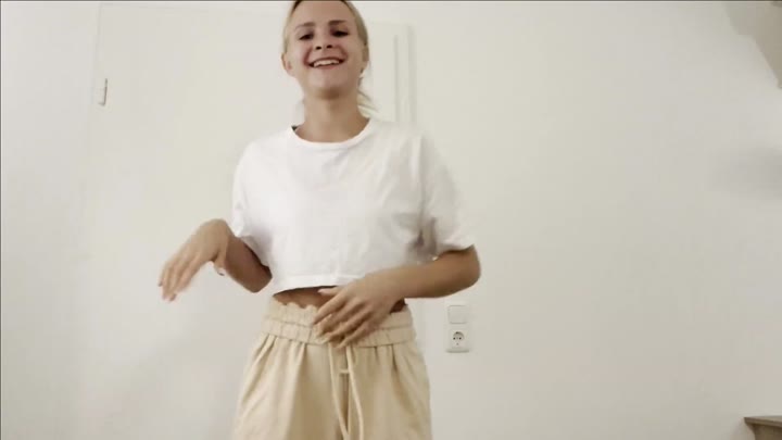 SweetGini – In Unterwaesche gezeigt und das auf einer erwachsenen Seite