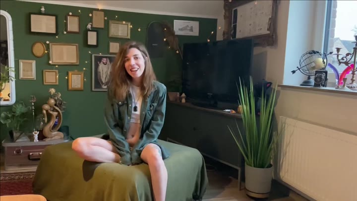 Amelie_Green – Hoffe das sieht keiner aus der Familie – Zeige meine Brueste