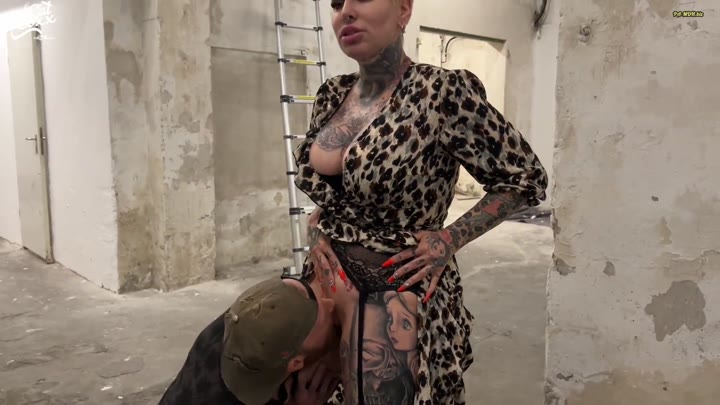 Cat-Coxx – Dreiste verfickte Chefin..Ich mache vor nix halt