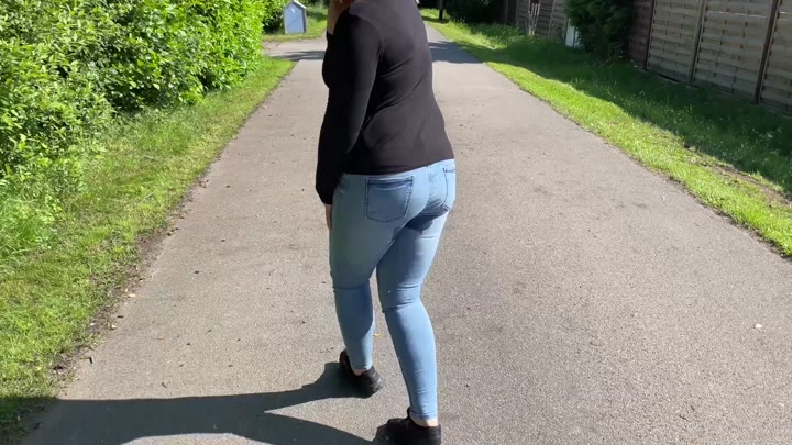 Julia-Winter – Mein 1. Jeanswalkpiss