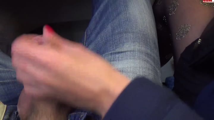 Lena-Loch – Public Strassenbahn Handjob