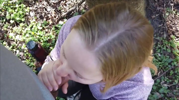 Marie_Hardon – Spontaner User BlowJob im Park