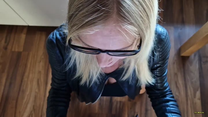 Mila_Sturm – SPERMAGEILE BUEROMILF….vom Chef blank gefickt