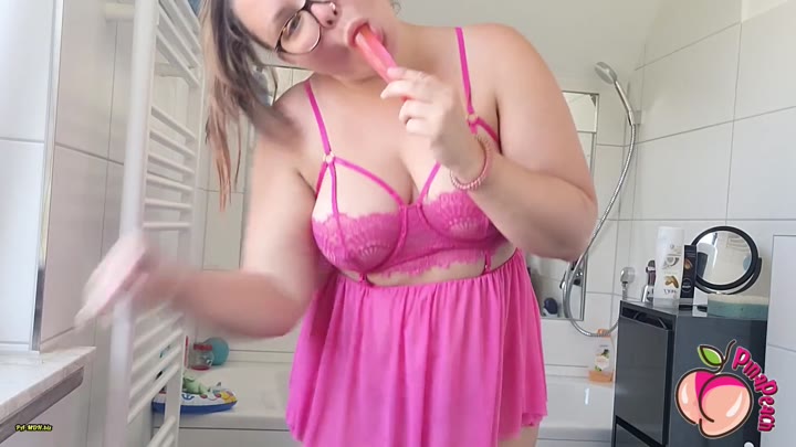 PinaPeach – Sloppy Dildo Blowjob mit viel Spucke