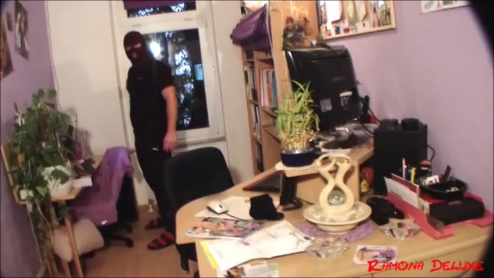 Ramona_Deluxe – Einbrecher erwischt