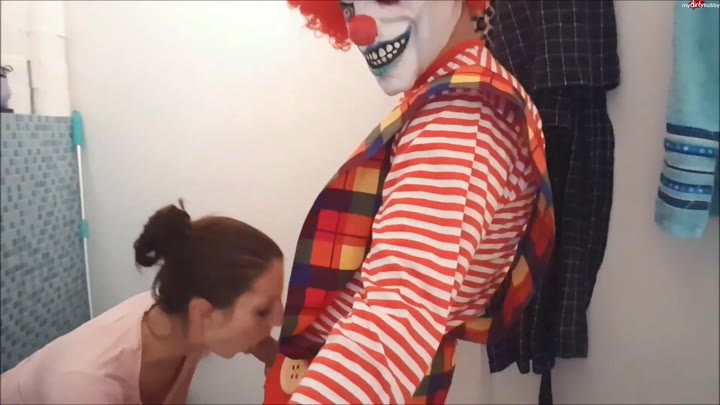 Fickschnitte-18 – Brutal – Fieser Horror Clown benutzt mich als Anales Fickfleisch