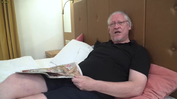 Geiler-Oldie-Hans – Naturgeile Asia Maus ist geil auf meinen Saft und ich gebe ihr Alles…