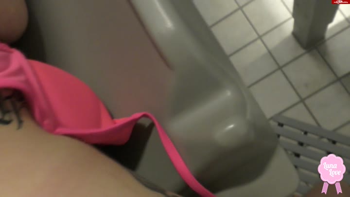 LunaLove- – Spontaner Quickie – Dreist im Schwimmbad