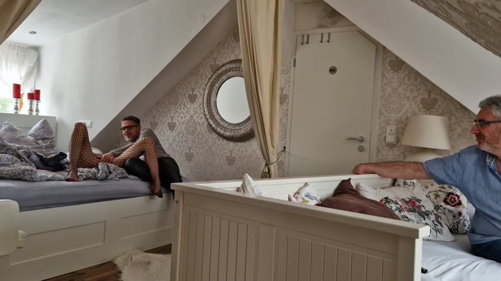 Mila_Sturm – PERVERSE FAMILIENBEICHTE – Mein Stiefvater schaut mir gerne beim bumsen zu