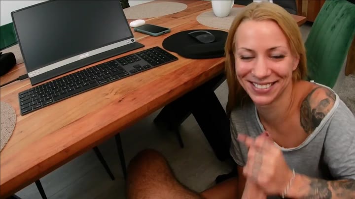 Nini-Nightmare – Mitbewohner beim Porno schauen erwischt und abgemolken