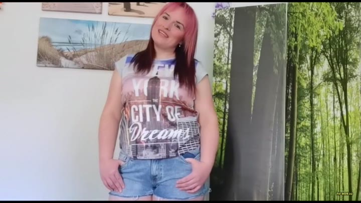 Elly_Blum – Mach ich das wirklich – Das erste Video in Unterwaesche OMG