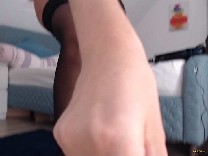 GinaGoddess – Verehre meine Beine und Muschi