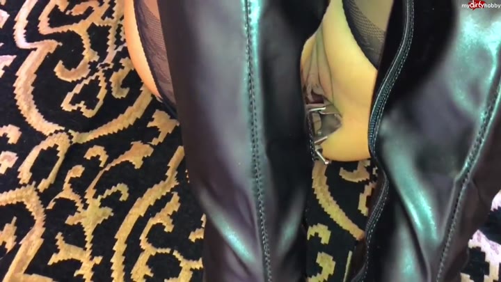 HelenaKarel – OUVERTE AVEC SPÉCULUM