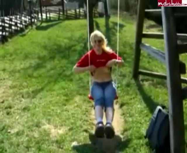 kaetzchen75 – Mit Nackten Titten auf der Kinderschaukel