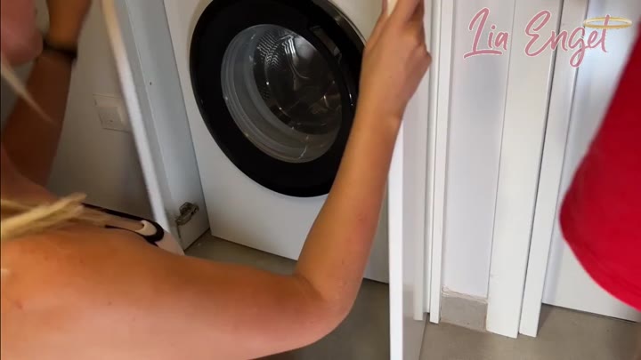 LiaEngel – ICH STECKE FEST – Bitte hilf mir