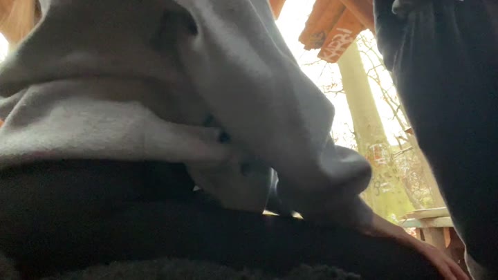 Luna_Lou – Umgeknickt und Weggefickt – Hilfsbereiten Jogger mit Pussy belohnt