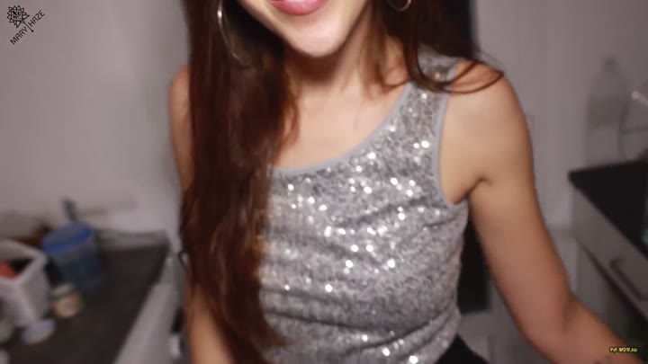 MaryHaze – Weihnachtsfick mit meinem Stiefbruder – In der Küche vernascht statt Abwasch gemacht