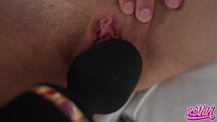 xsVivi – Mein erster Orgasmus vor der Kamera