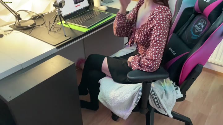 Luna_Lou – User überrascht mich mit heißer NS-Dusche