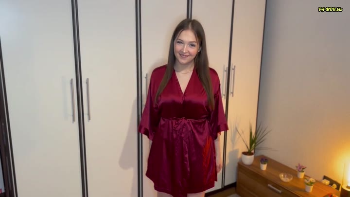 Mia_Jung – So aufgeregt war ich noch NIE – 1x in Unterwäsche gezeigt