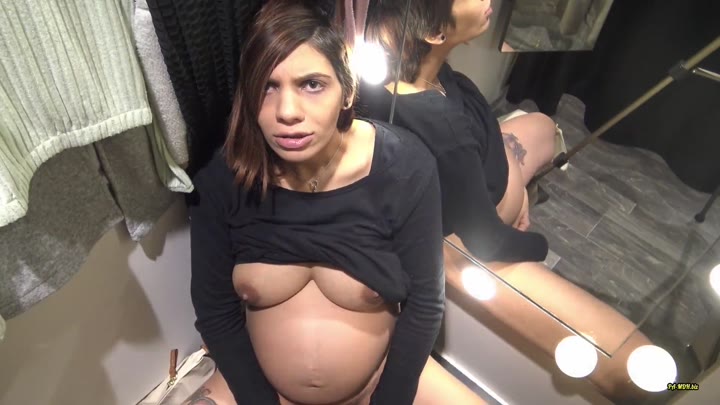 Mila-Hase – Hab ich denn gar keinen Anstand mehr – Mich in der Umkleidekabine zum Orgasmus aufgegeilt