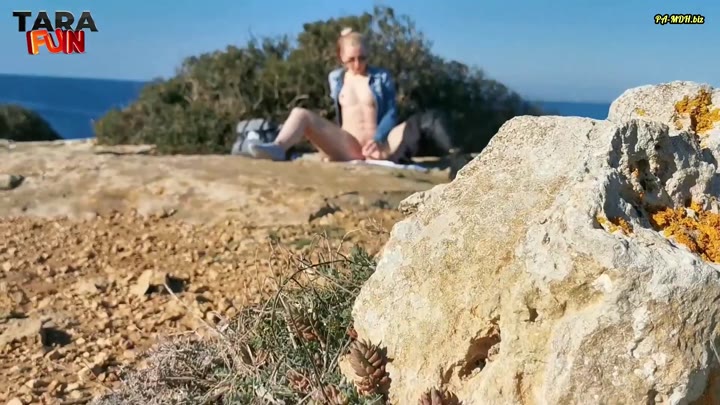 TARA_FUN – Mallorca SCHLAMPE beim masturbieren ERWISCHT