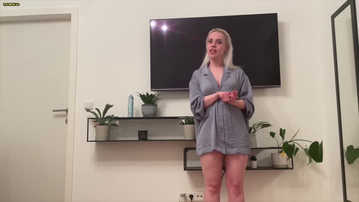 ZoeBlum – OMG – Ich zeige dir meine Brüste – Mein erstes Mal oben ohne vor der Kamera